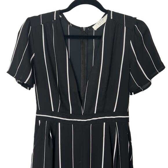 ASTR The Label Black and White Striped Romper Women’s size medium - Picture 3 of 7
